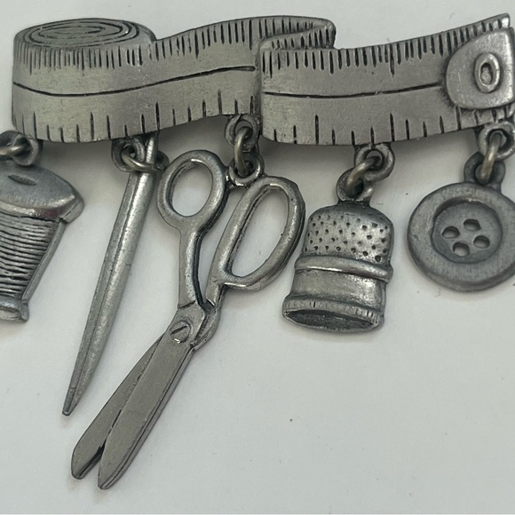 JJ Crafter Brooch Sewing Quilting Seamstress Charms - Picture 3 of 5